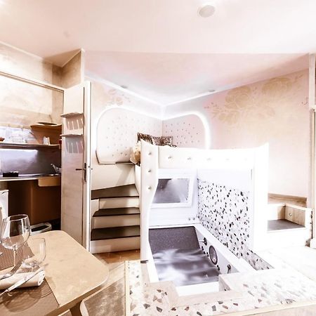 Il Nido D'Amore - Lorenzana Colombaie Bed & Breakfast Exterior photo