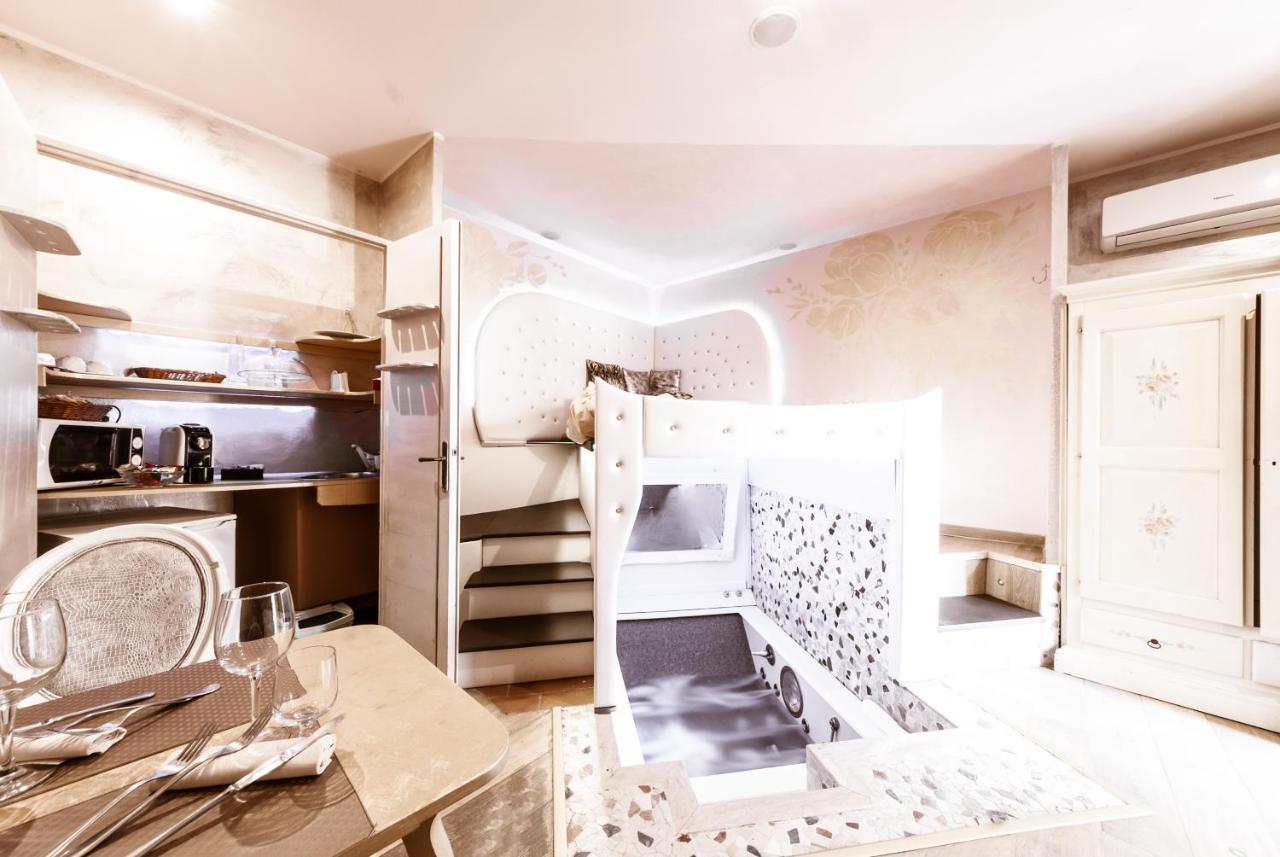Il Nido D'Amore - Lorenzana Colombaie Bed & Breakfast Exterior photo