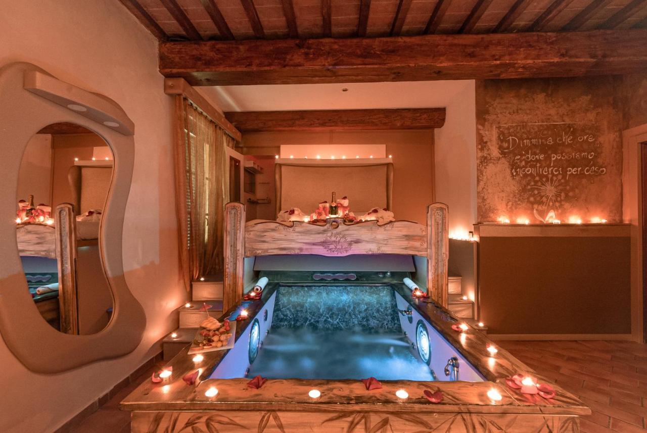 Il Nido D'Amore - Lorenzana Colombaie Bed & Breakfast Exterior photo