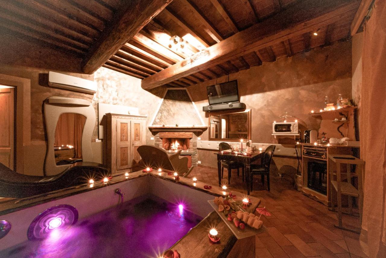 Il Nido D'Amore - Lorenzana Colombaie Bed & Breakfast Exterior photo