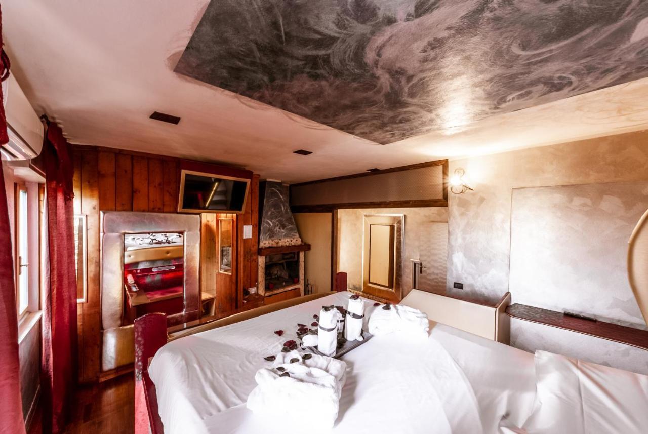 Il Nido D'Amore - Lorenzana Colombaie Bed & Breakfast Exterior photo
