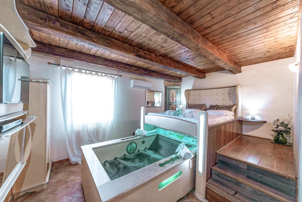 Il Nido D'Amore - Lorenzana Colombaie Bed & Breakfast Exterior photo