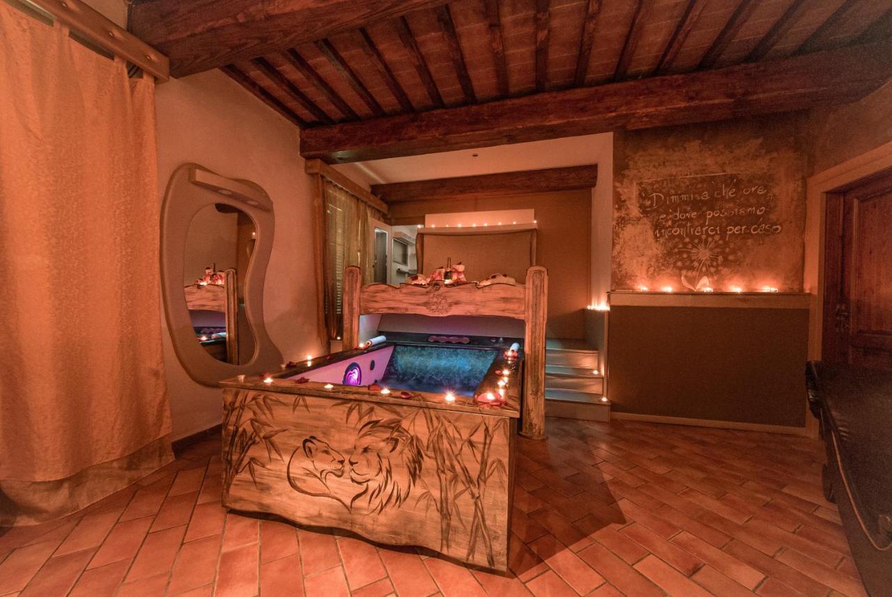 Il Nido D'Amore - Lorenzana Colombaie Bed & Breakfast Exterior photo