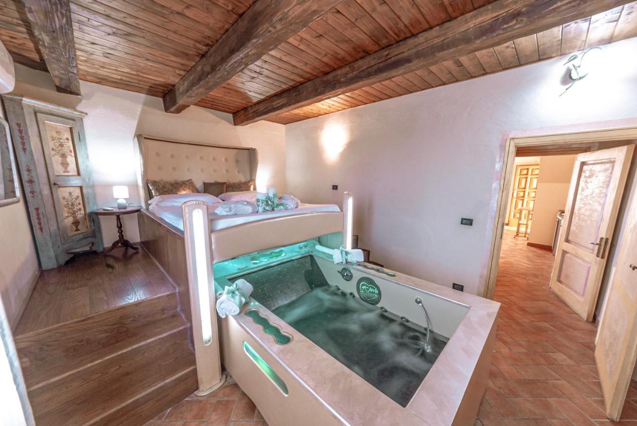 Il Nido D'Amore - Lorenzana Colombaie Bed & Breakfast Exterior photo