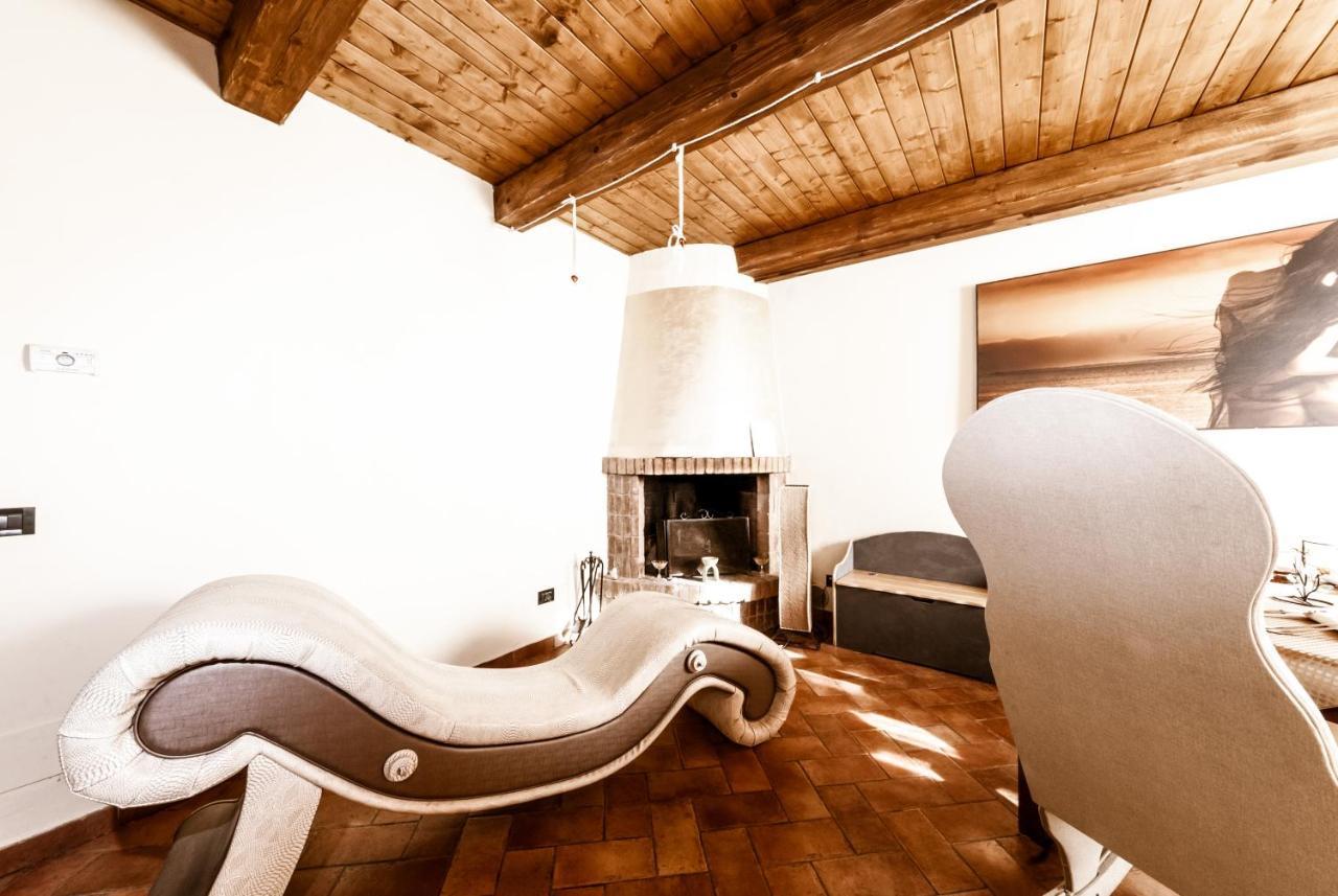 Il Nido D'Amore - Lorenzana Colombaie Bed & Breakfast Exterior photo