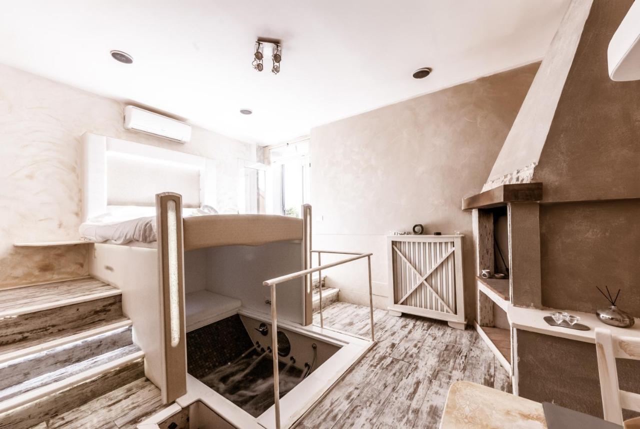 Il Nido D'Amore - Lorenzana Colombaie Bed & Breakfast Exterior photo
