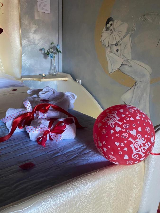Il Nido D'Amore - Lorenzana Colombaie Bed & Breakfast Exterior photo