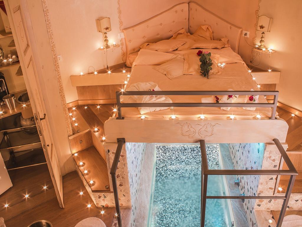 Il Nido D'Amore - Lorenzana Colombaie Bed & Breakfast Exterior photo