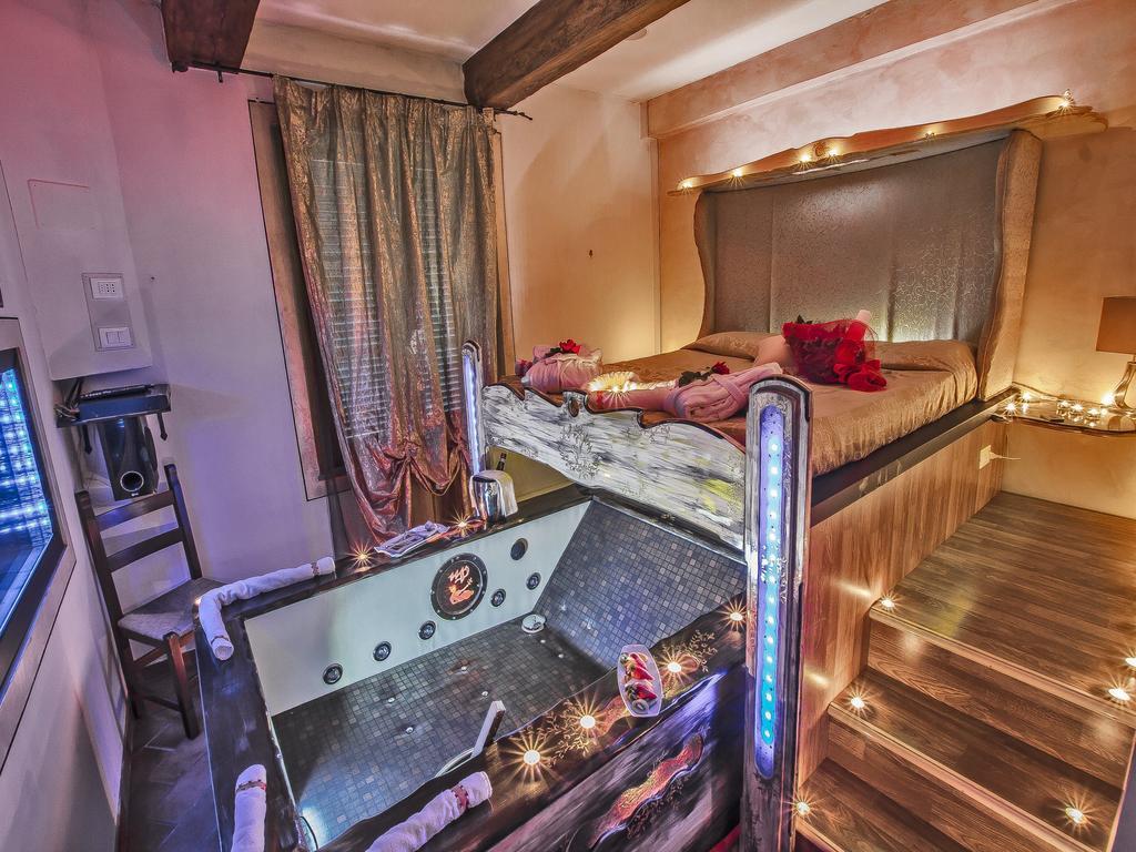 Il Nido D'Amore - Lorenzana Colombaie Bed & Breakfast Exterior photo